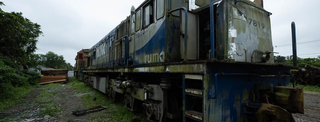 Locomotiva abandonada no Pátio Ferroviário Paratinga, em São Vicente — Foto: Maria Isabel Oliveira