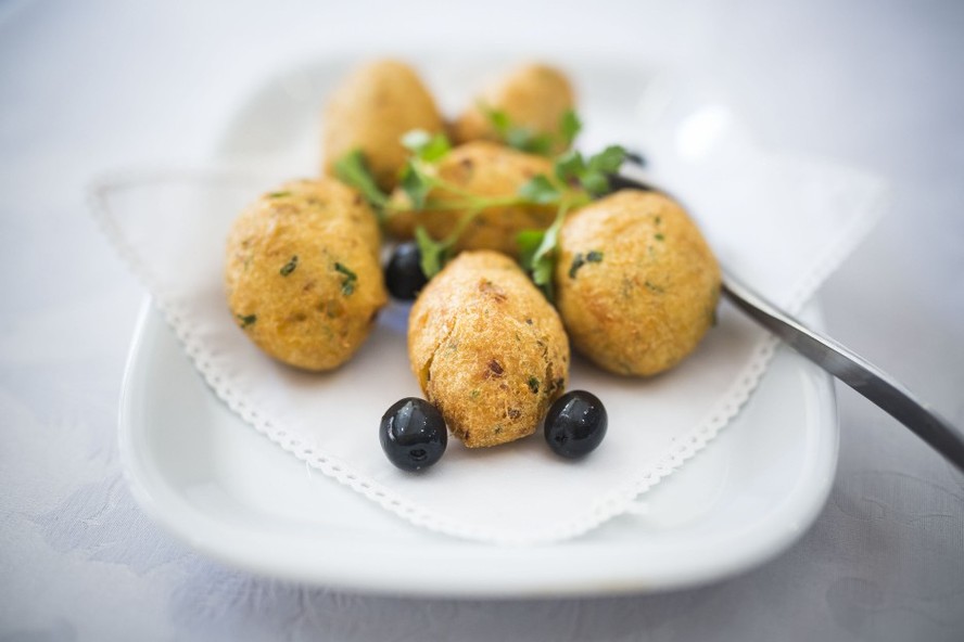 Bolinhos de bacalhau: para eles, vale buscar vinhos de corpo médio a ligeiro