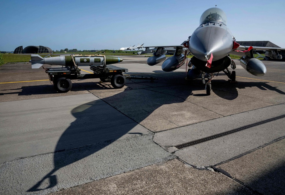 F-16 dinamarquês; Ucrânia quer combater bombardeios russos com caças americanos. — Foto: Bo Amstrup/Ritzau Scanpix/AFP