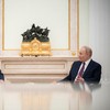 Foto tirada e divulgada pelo Gabinete do Primeiro Ministro húngaro mostra o primeiro-ministro húngaro, Viktor Orban, e o presidente russo, Vladimir Putin - VIVIEN CHER BENKO/HUNGARIAN PRIME MINISTER'S OFFICE/AFP