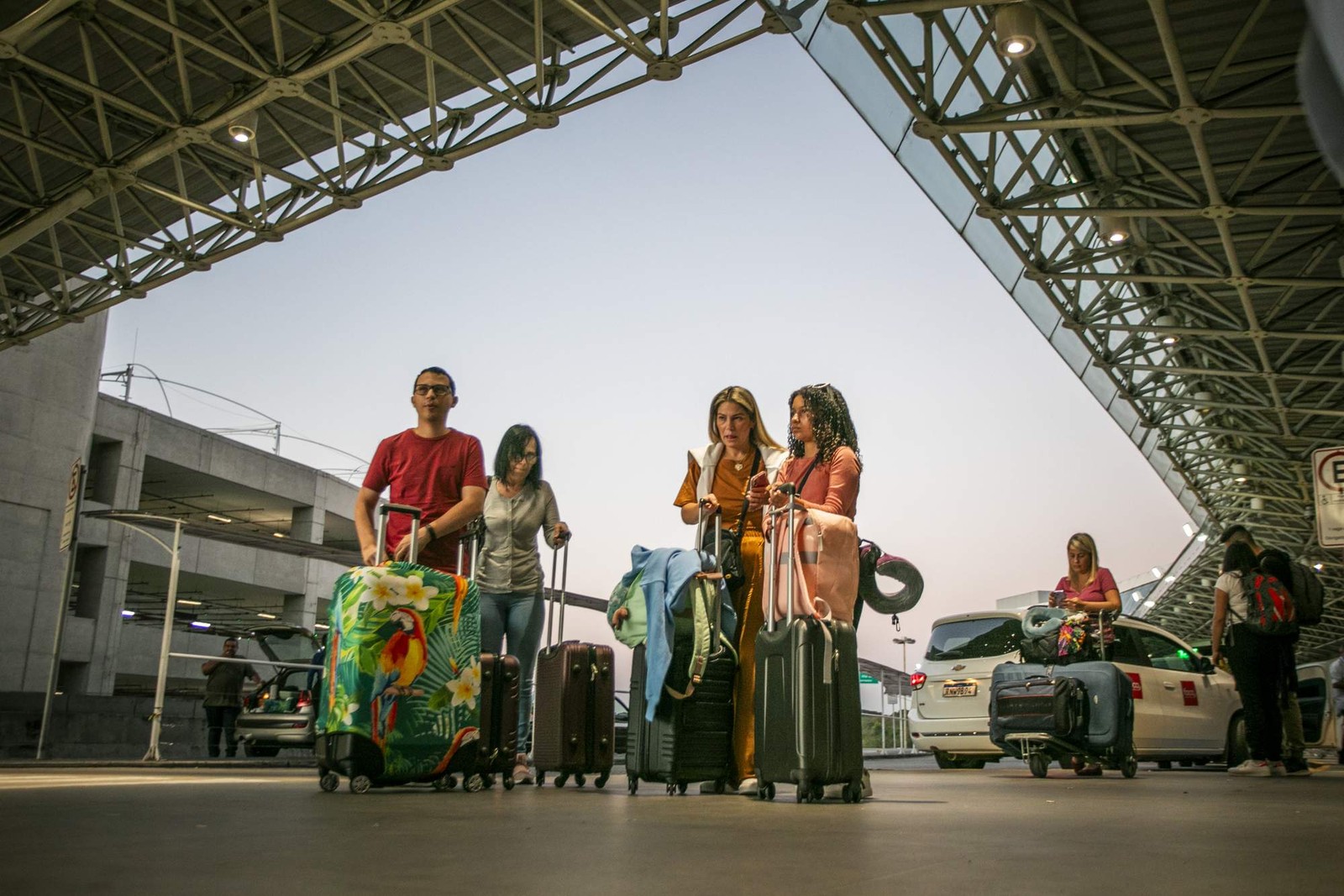 Movimento de passageiros no Aeroporto Internacional do Galeão em agosto de 2023 — Foto: Guito Moreto/Agência O Globo