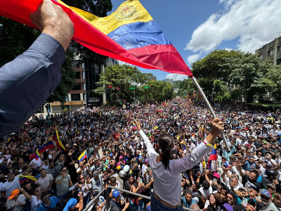 Líder opositora venezuelana María Corina Machado durante protesto contra o resultado da eleição presidencial de domingo — Foto: Reprodução/Instagram