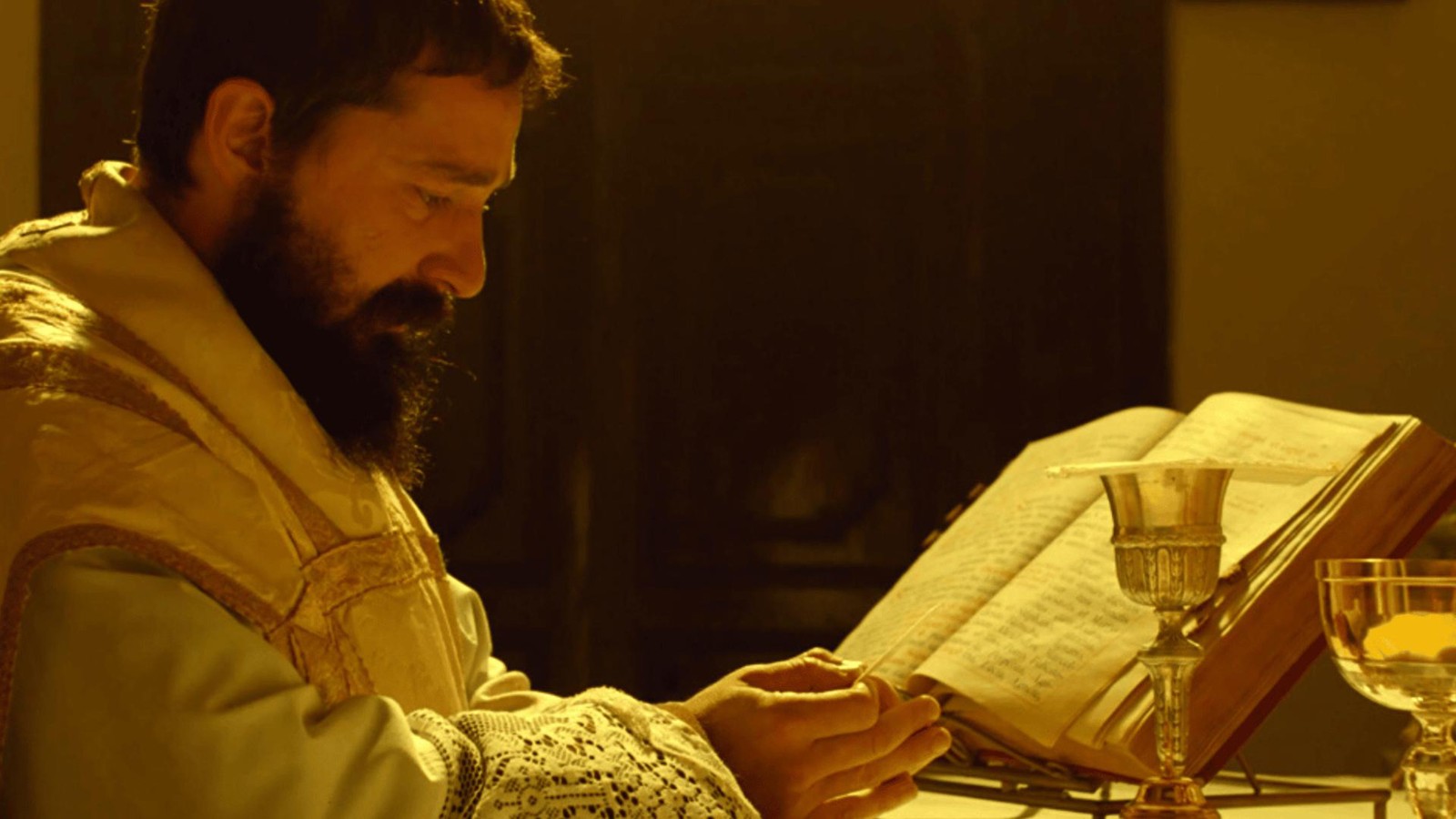 'Padre Pio', filme de Abel Ferrara com o polêmico Shia LaBeouf — Foto: Divulgação
