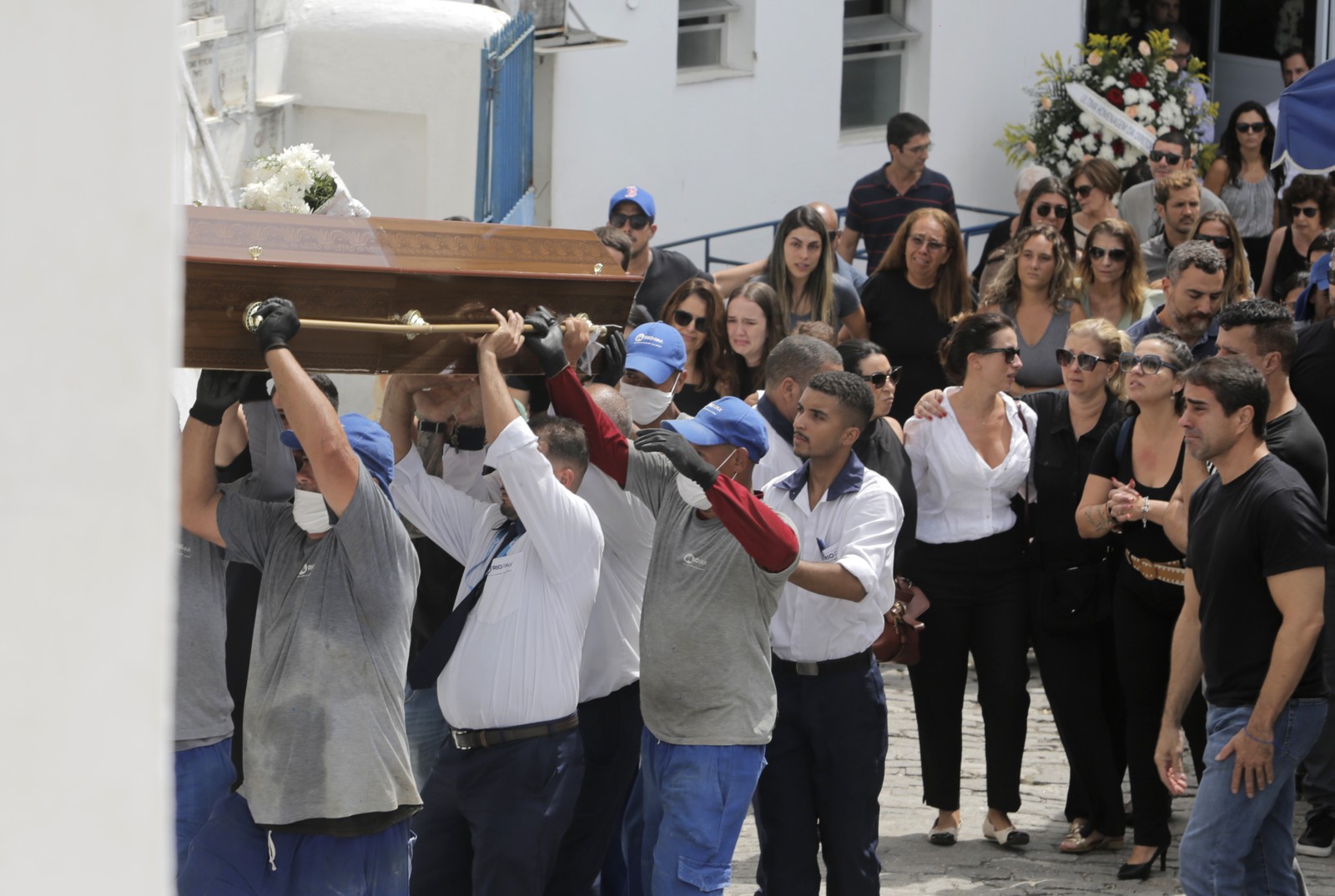 Velório e sepultamento de Rodrigo Marinho Crespo, no Cemitério São João Batista, em Botafogo. — Foto: Fabio Rossi / Agência O Globo