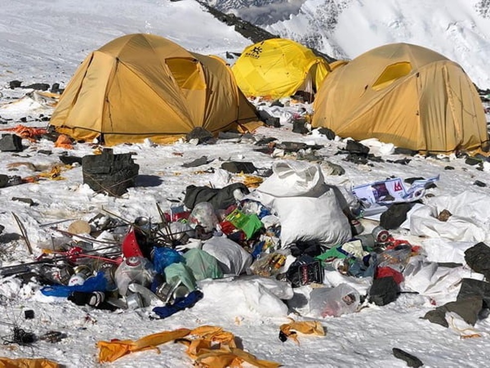 Lixo deixado no Monte Everest — Foto: Reprodução