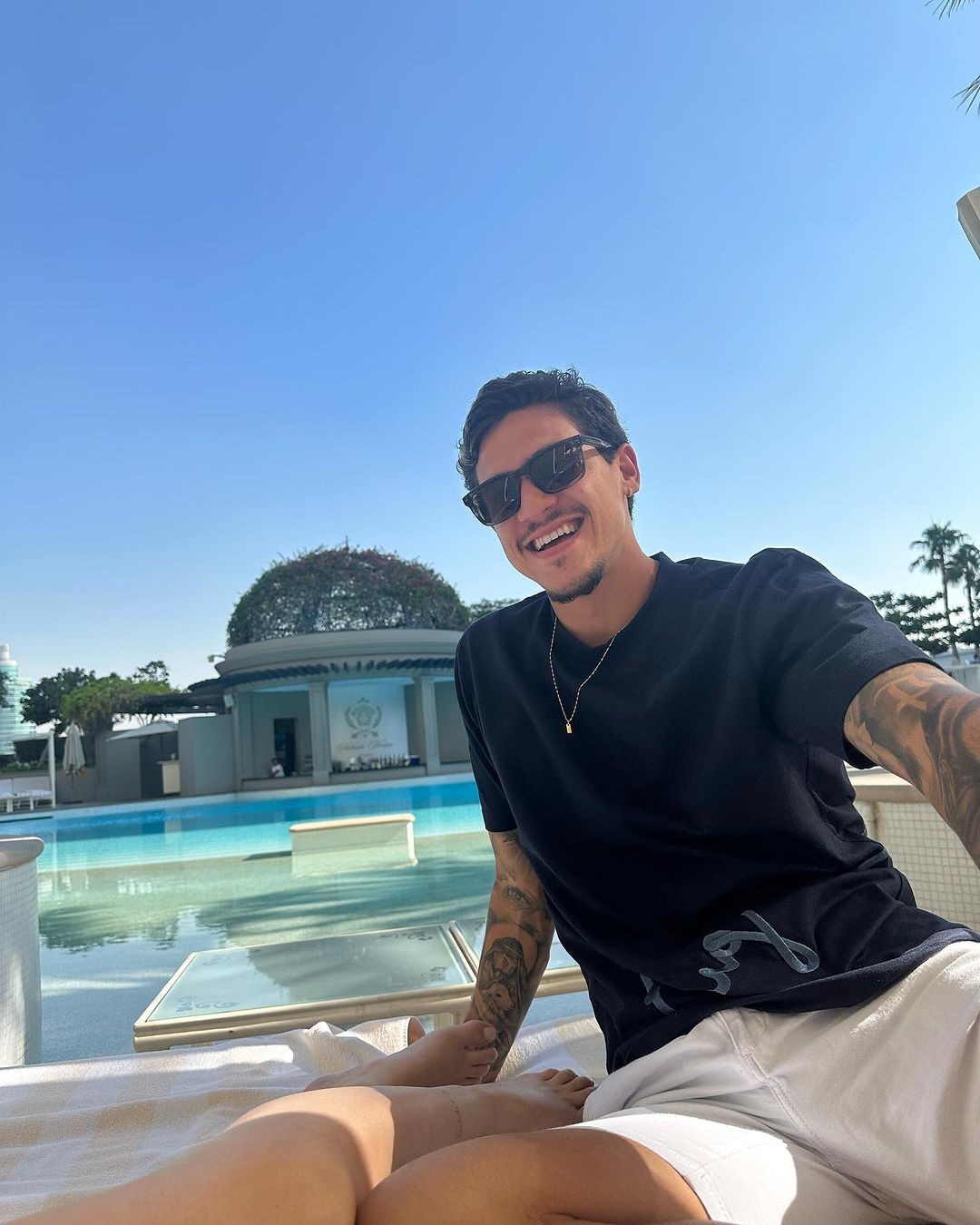 Pedro, do Flamengo, curte as férias em Dubai — Foto: Reprodução