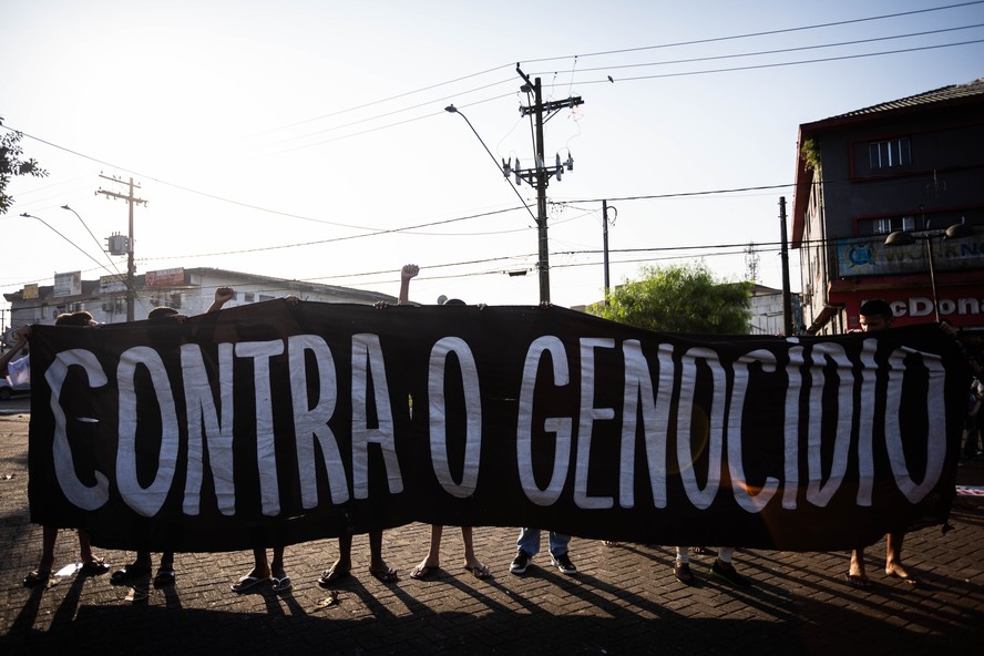 Ato no Guarujá protestou contra operação que deixou 16 mortos no litoral