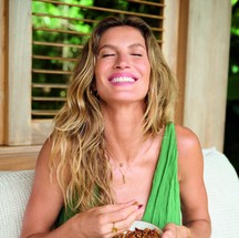 Gisele afirma estar vivendo uma nova fase, mais madura e cheia de criatividade — Foto: Kevin O'Brien