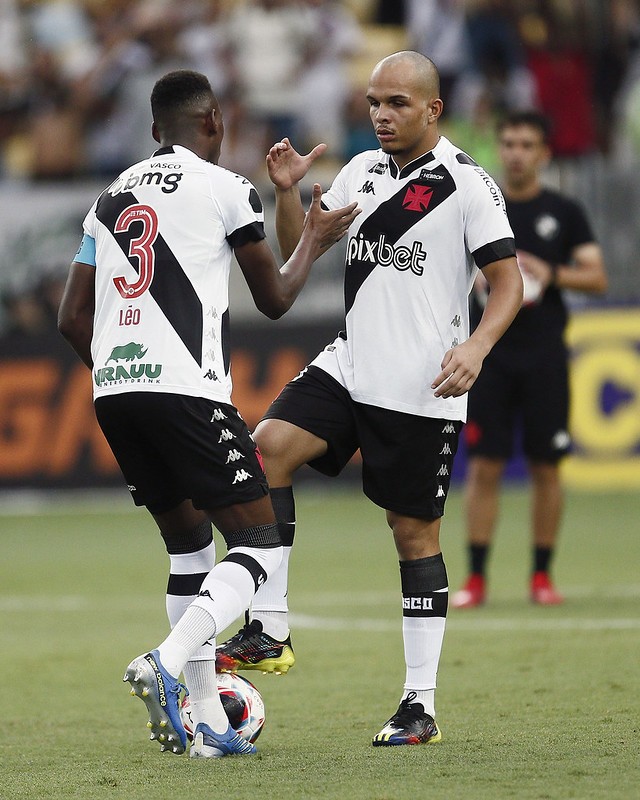 Se teve alguém que começou a temporada do Vasco pouco cotado, foi o volante Rodrigo. Mas a contratação de um primeiro volante não aconteceu a tempo do Carioca, Zé Gabriel não agradou ao técnico Maurício Barbieri e o jogador formado na base assumiu a posição. Deixou o time, mas voltou para o jogo decisivo contra o Flamengo. Não é unanimidade, mas o Carioca foi positivo para ele.