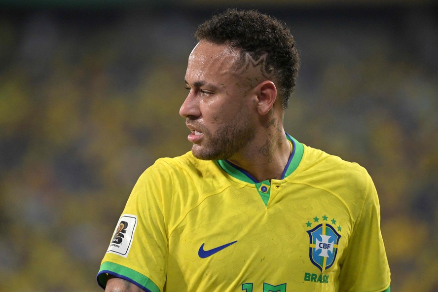 Neymar em campo pela seleção brasileira