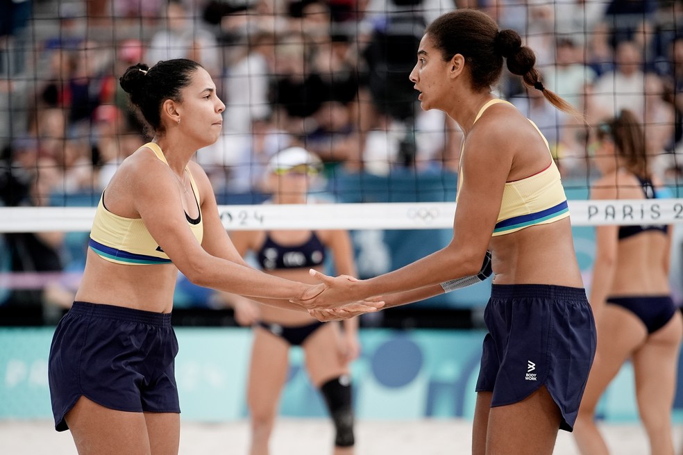 Duda e Ana Patrícia entram em quadra na segunda-feira, pelas oitavas de final — Foto: Alexandre Loureiro/COB