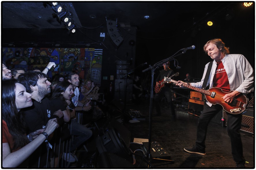 Paul McCartney leva a platéia ao extase tocando no Clube do Choro em Brasília