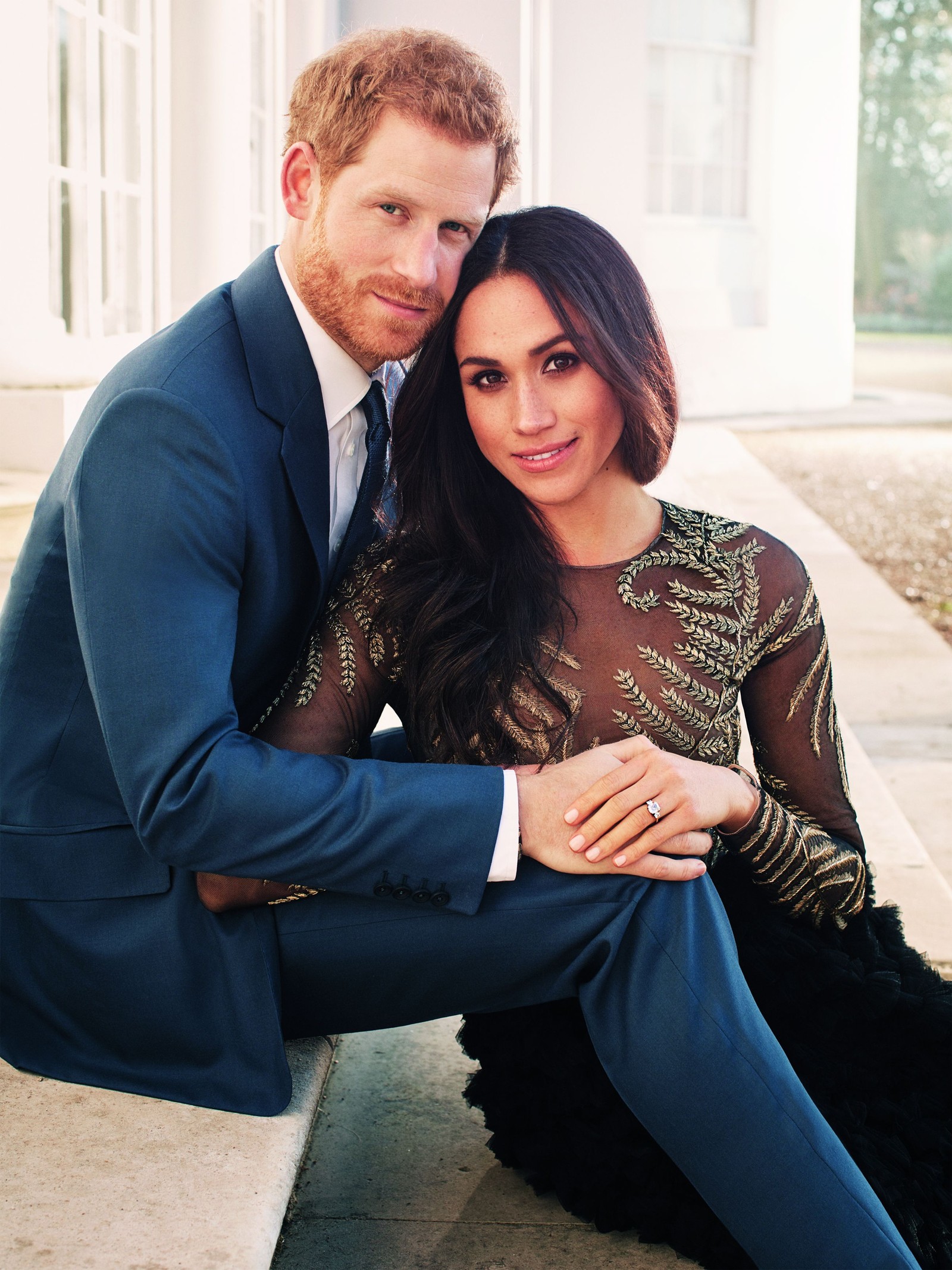 Harry e Meghan no Frogmore Cottage, em Windsor, no Reino Unido, em foto oficial do noivado divulgada em 21 de dezembro de 2017 — Foto: Alexi Lubomirski via AFP 