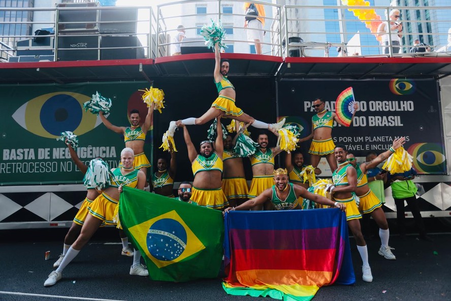 Organizadores pediram para participantes irem com as cores da bandeira do Brasil