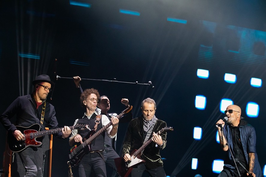 Liminha, Nando Reis, Paulo Miklos, Tony Belotto e Sérgio Britto no palco do Lollapalooza