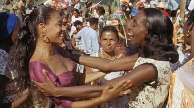 Lourdes Oliveira e Léa Garcia (à direita) em Orfeu Negro, filme de Marcel Camus — Foto: Reprodução