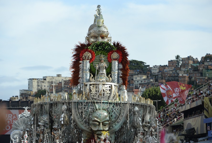 Desfile da Viradouro à luz do dia