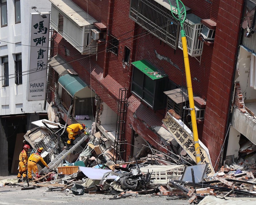 Prédio danificado após terremoto em Taiwan: abalo foi o maior desde a tragédia de 1999, quando 2.400 morreram