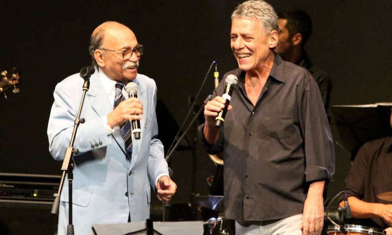 Chico participa do show "Ô Sorte - Wilson das Neves 80 anos", em 2016  — Foto: Marcos Ramos / Agência O Globo