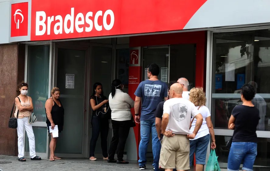 Bradesco prometeu desde cedo 'solução rápida', mas demorou a solucionar os casos