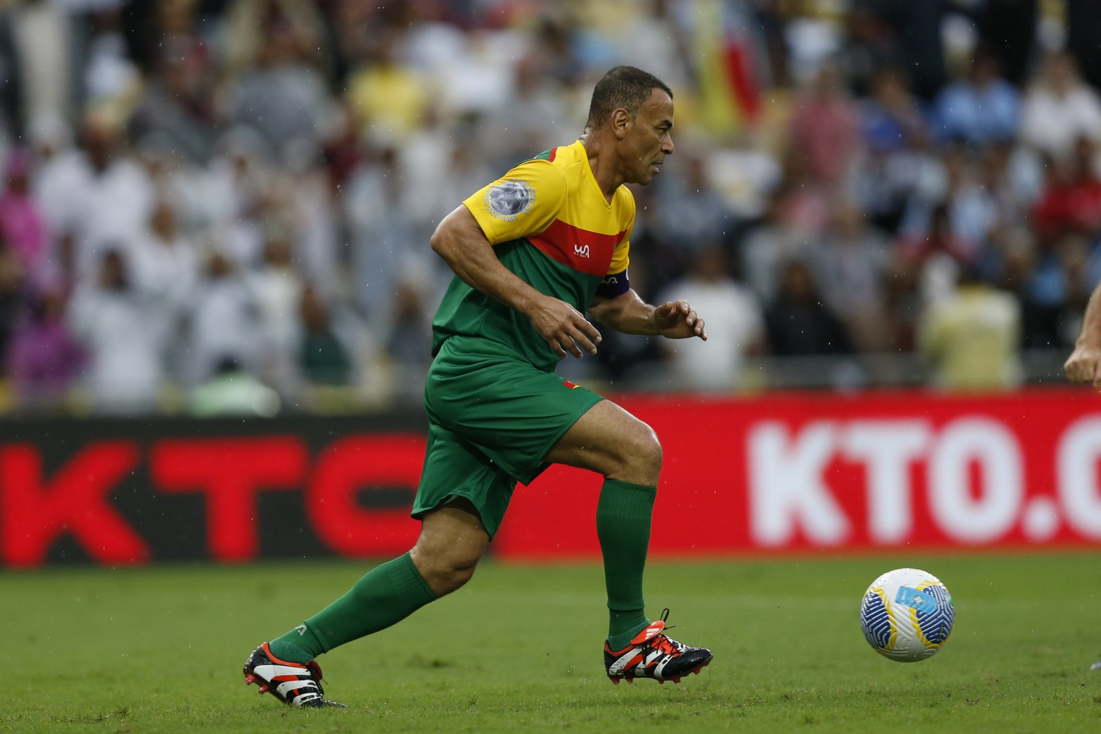 Partida de futebol benificente em prol das vítimas da catástrofe climática no Rio Grande do Sul, com a presença de Ronaldinho Gaúcho, Adriano, Cafu, Ludmilla e outros. — Foto: Guito Moreto - Ag O Globo