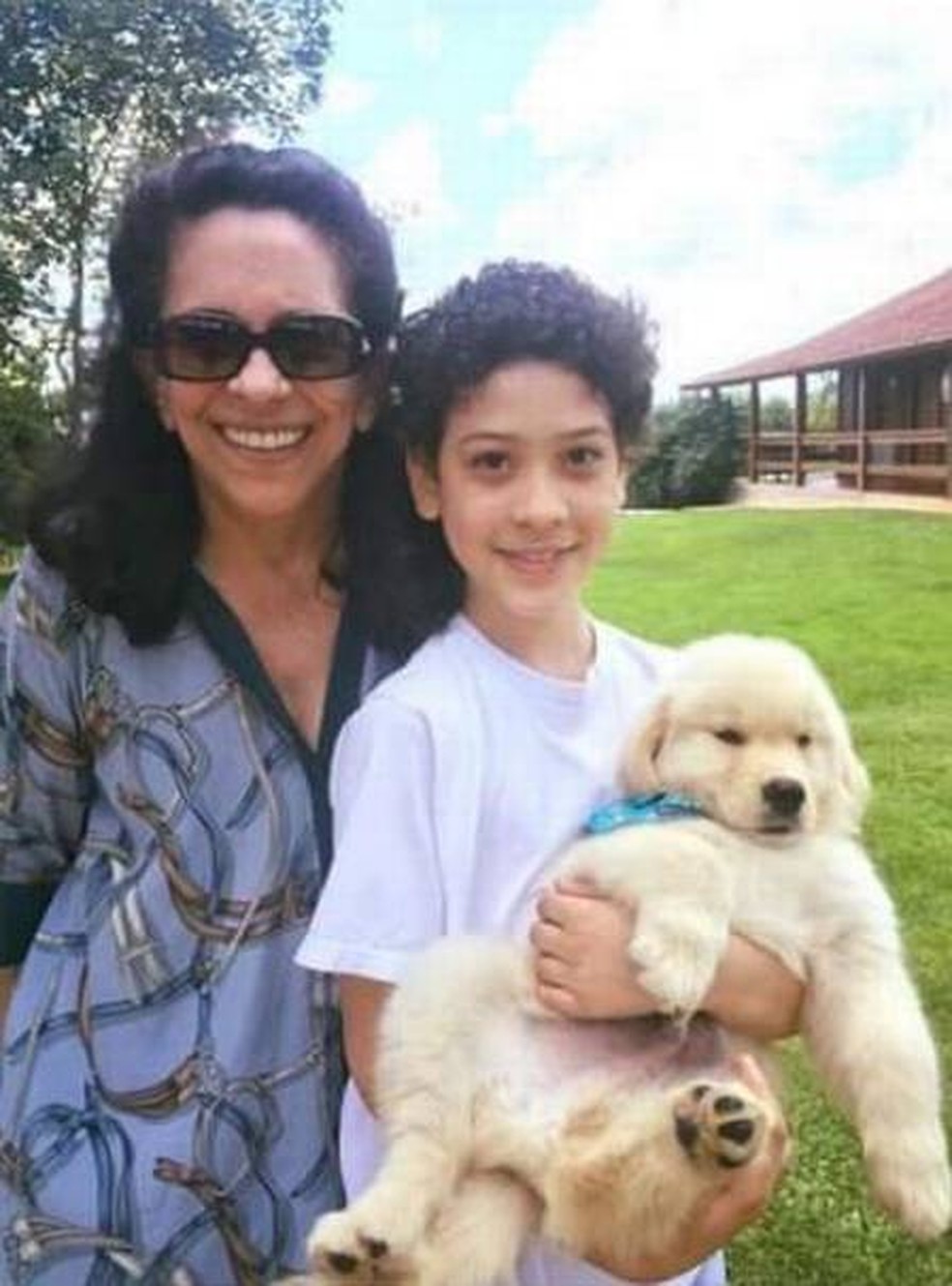 Gal Costa com o filho Gabriel e o cãozinho da família — Foto: Reprodução