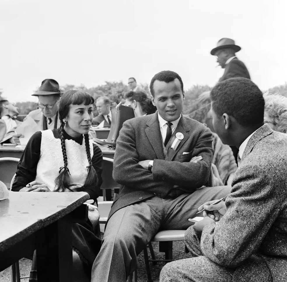 Belafonte e sua esposa, Julie, na Peregrinação de Oração pela Liberdade em Washington em 1957. — Foto: George Tames/The New York Times