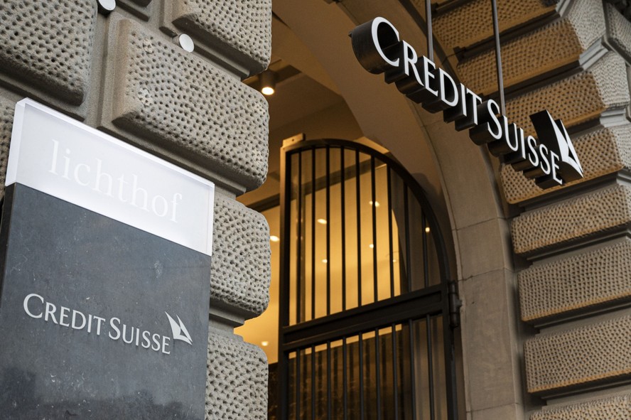 Prédio do Credit Suisse em Zurique: crise do banco derrubou as Bolsas na Europa