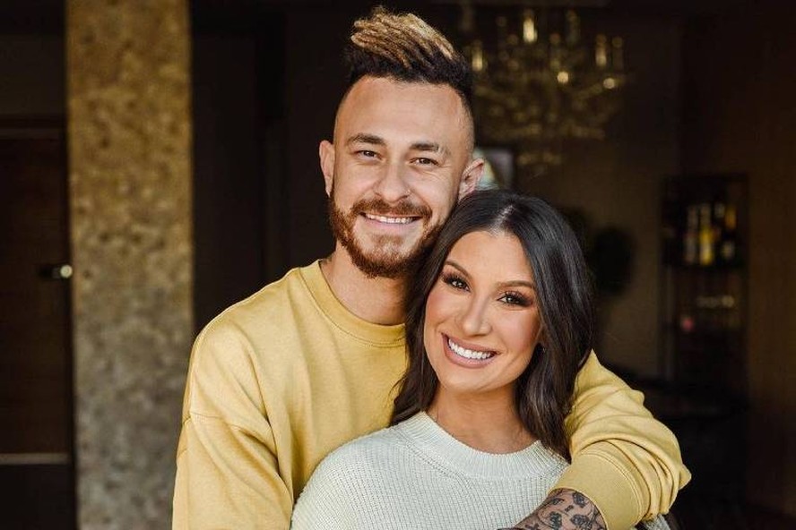 A influenciadora e ex-'BBB' Bianca Andrade e o youtuber Fred anunciaram o fim da relação abril