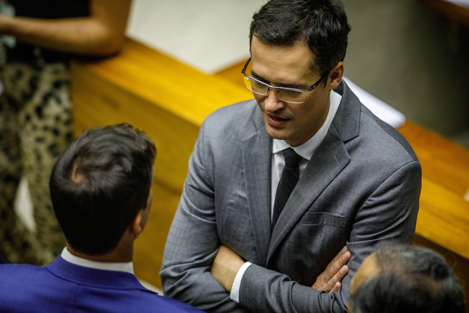 Deputado cassado Deltan Dallagnol na votação do requerimento de urgência do projeto de lei do novo Arcabouço Fiscal.  — Foto: Brenno Carvalho / Agência O Globo.