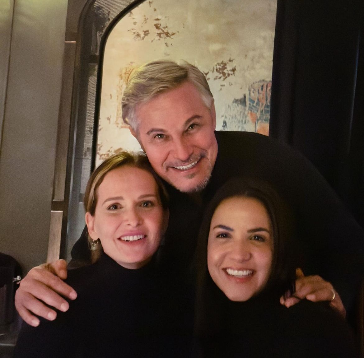 Edson Celulari com Fernanda Rodrigues e a mulher de Douglas Silva em Nova York para seu aniversário — Foto: Reprodução/Instagram