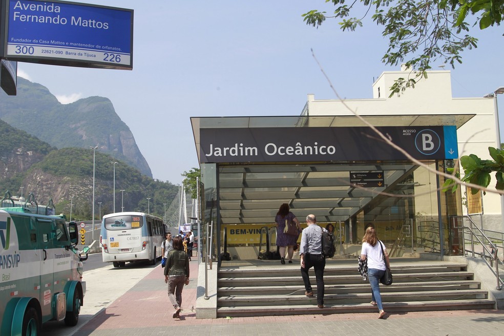 A chegada do metrô à Barra facilitou a locomoção de quem mora na região e perdia horas no trânsito Agência O Globo — Foto: Agência O Globo