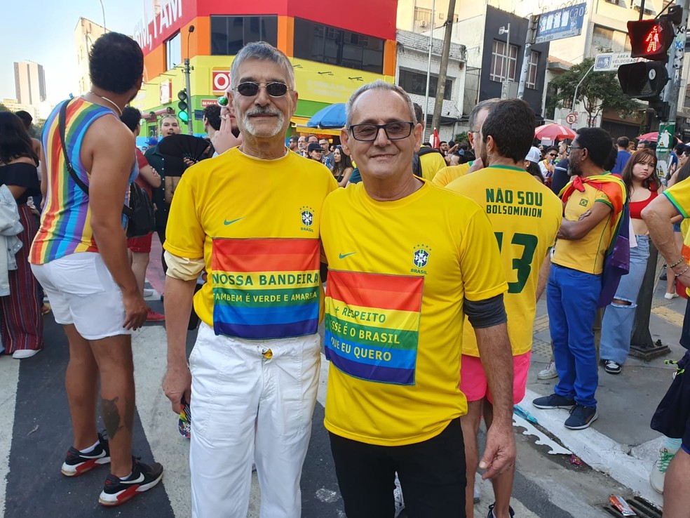 Flávio e Fernando Spinelli, na Parada de 2024: 'símbolos reapropriados' — Foto: Guilherme Queiroz