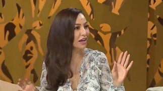 Sabrina Sato declarou no “Saia justa”, no ano passado, que possui uma coleção de vibradores: “Tenho uns 40, vários… Vou me desfazendo, doando os usados. Dou de presente e ganho também. Eu adoro, sou praticamente viciada em vibradores” — Foto: GNT