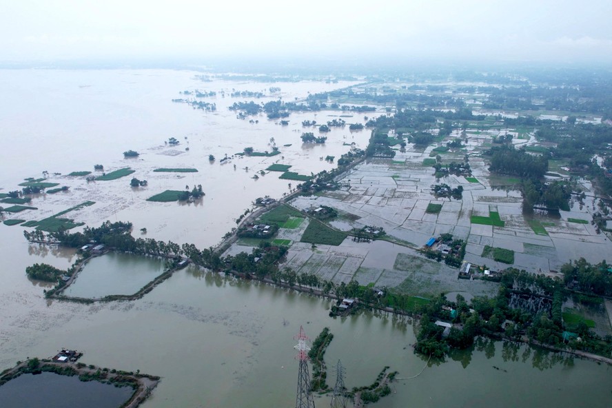 Inundações em Bangladesh deixam ao menos oito mortos e dois milhões de afetados
