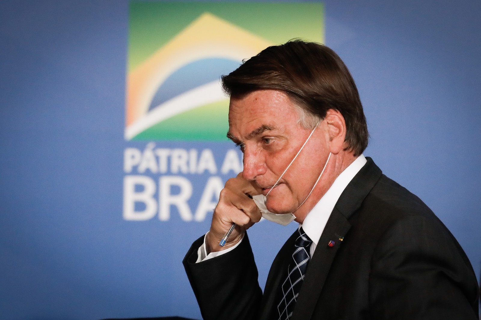 21/06/2021 - "Só na fraude o nove dedos volta. Se o Congresso votar e promulgar, teremos voto impresso, e não vai ser na canetada de um cidadão como esse daqui que não vai ter", disse Bolsonaro, em ataques a Lula e ao então presidente do TSE, Luís Roberto Barroso — Foto: Pablo Jacob/Agência O Globo/22-06-2021