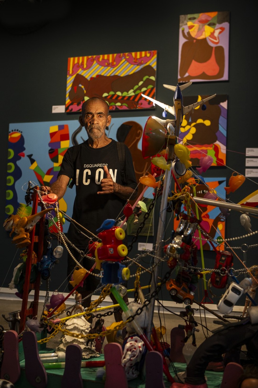 , Arlindo Oliveira, ex-interno da Colônia Juliano Moreira, hoje exibe seus trabalhos no Museu Bispo do Rosário — Foto: Alexandre Cassiano