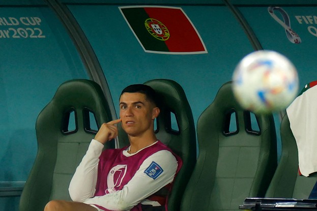 TOPSHOT - Portugal's forward #07 Cristiano Ronaldo reacts fron the bench during the Qatar 2022 World Cup Group H football match between South Korea and Portugal at the Education City Stadium in Al-Rayyan, west of Doha on December 2, 2022. (Photo by Odd ANDERSEN / AFP)