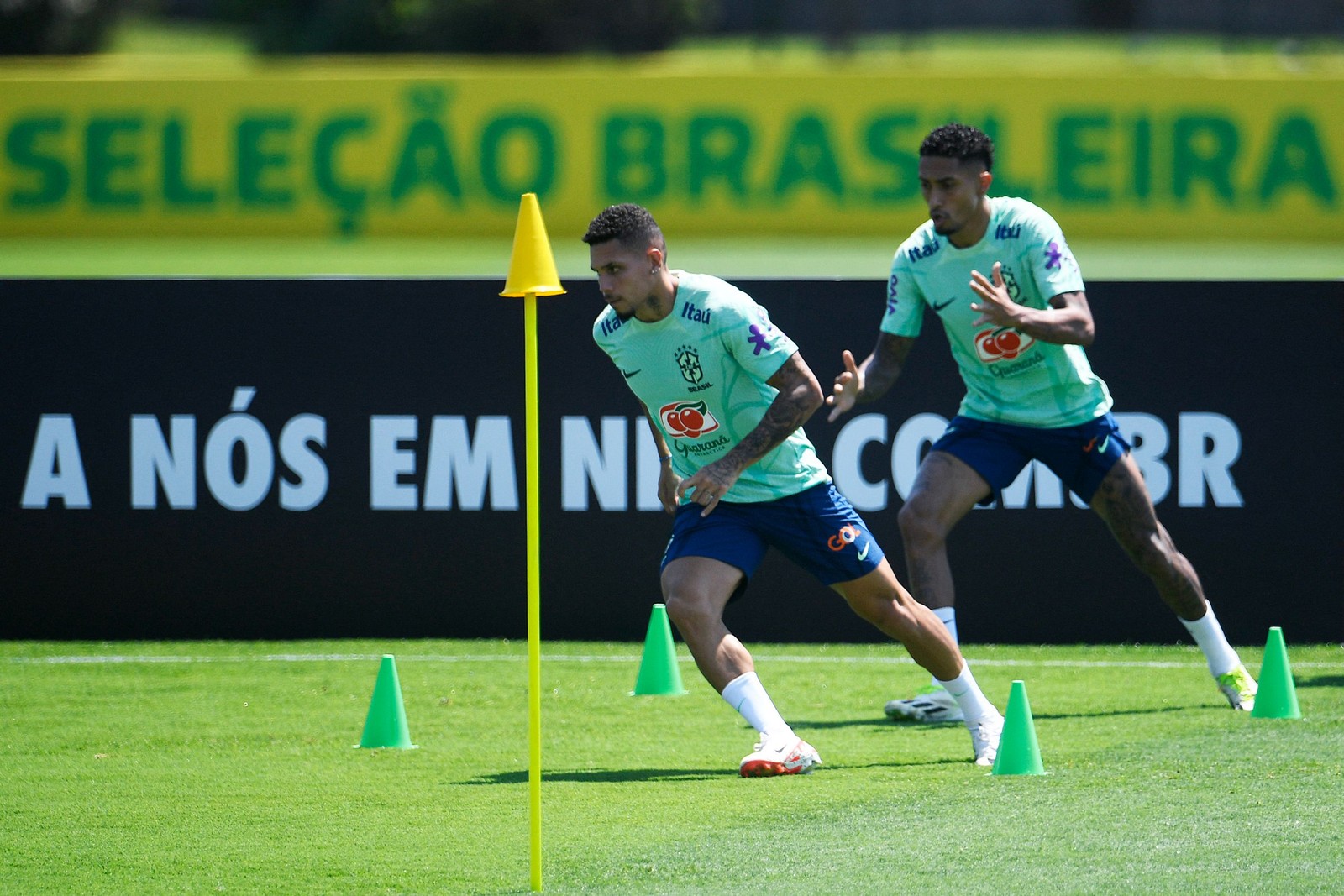 Jogo acontece na Colômbia — Foto: Daniel Ramalho/AFP