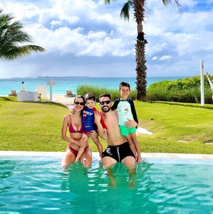 Marilia Nery com o marido, Everton Ribeiro, e os filhos do casal — Foto: Reprodução Instagram