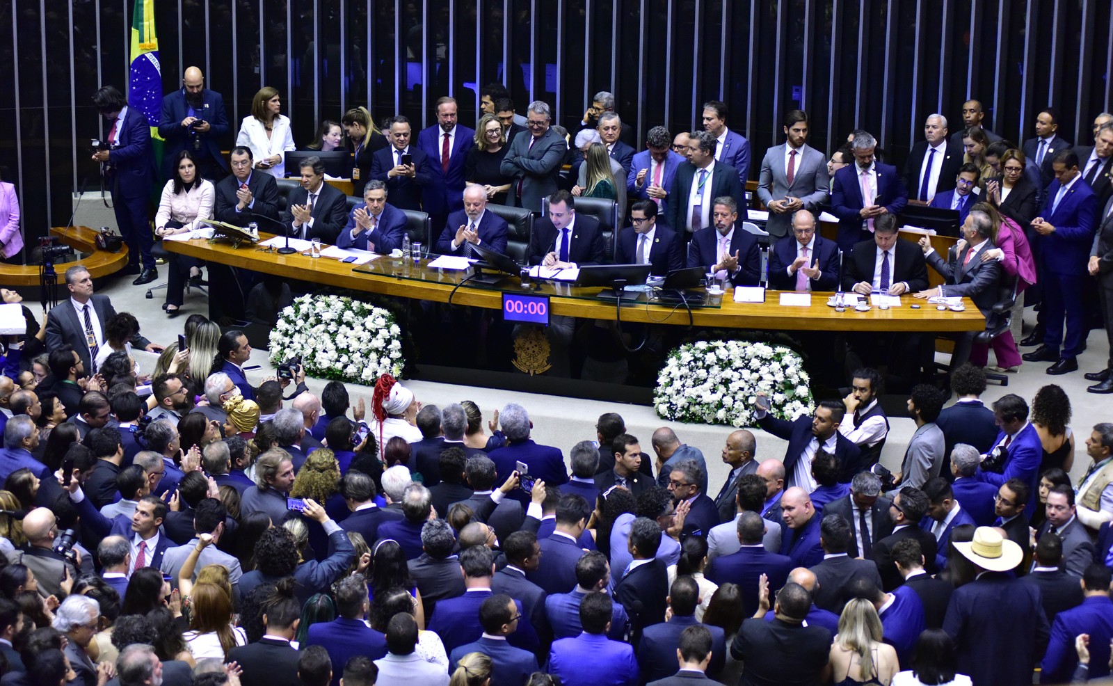 Sessão do Congresso para promulgar a Reforma Tributária — Foto: Zeca Ribeiro/Câmara dos Deputados