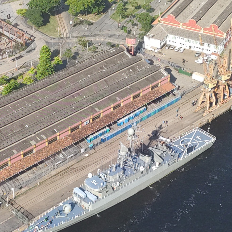 Navio iraniano está atracado no porto do Rio de Janeiro, na região central da capital fluminense — Foto: Genilson Araújo/O Globo