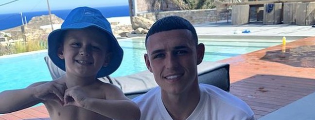 Ronnei Foden, filho de Phil Foden, tem só 4 anos e conquistou o time e a torcida pela simpatia e espontaneidade — Foto: Reprodução Instagram