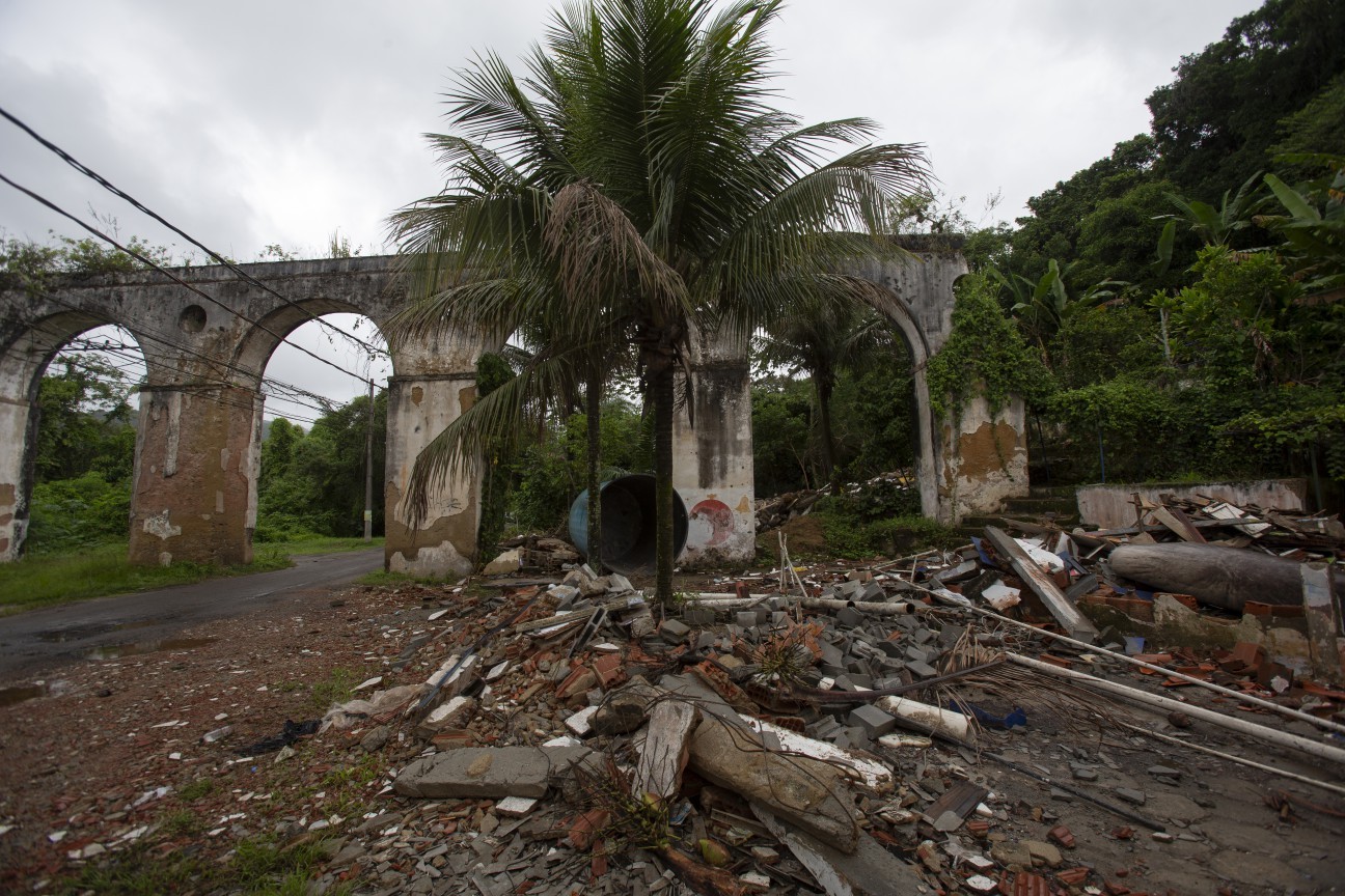 Único bem do local tombado Instituto do Patrimônio Histórico e Artístico Nacional (Iphan), o Aqueduto da Colônia Juliano Moreira já teve 35 arcos; hoje, tem apenas sete, devido ao avanço da ocupação irregular