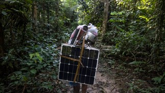 Aldeias remotas do povo Marubo tem acesso a internet — Foto: The New York Times