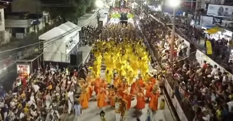 Desfile da Série Prata na Intendente Magalhães, no Campinho, Zona Norte do Rio