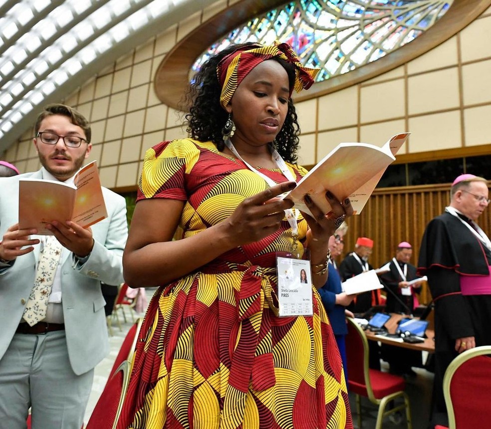 Mulheres participam de Sínodo dos Bispos, no Vaticano — Foto: Instagram (@franciscus)