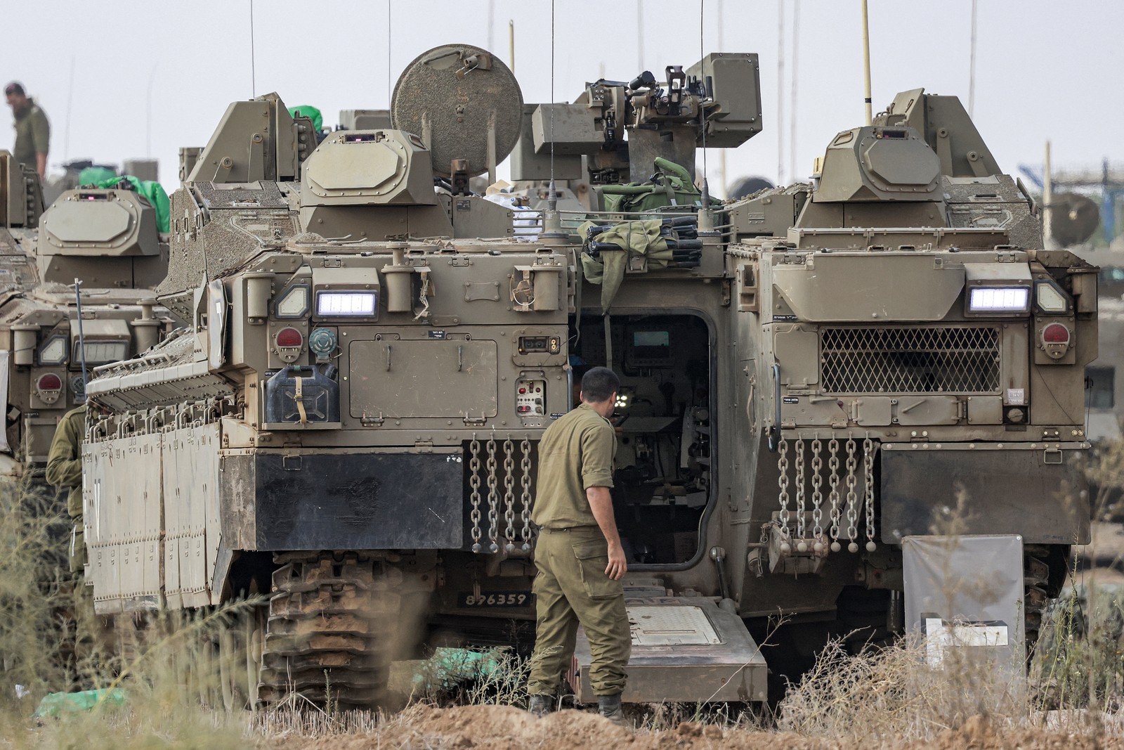 Tanques Namer 1500 entraram nas forças israelenses em junho de 2023 — Foto: AFP