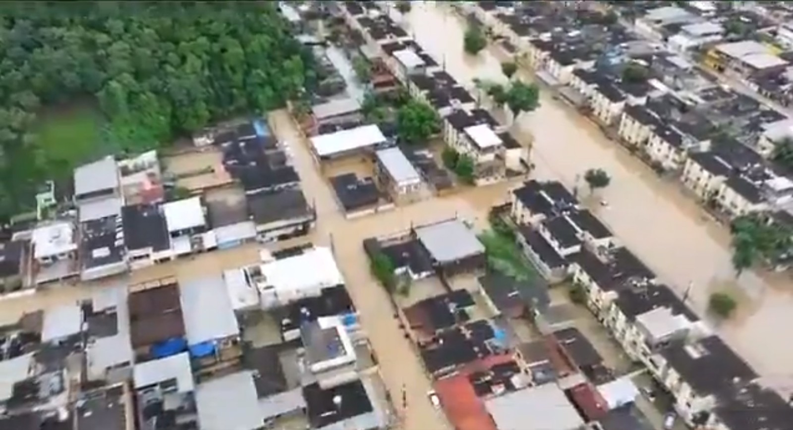 Ruas alagadas em Belford Roxo — Foto: Reprodução Redes Sociais