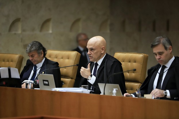 Os ministros Luiz Fux, Alexandre de Moraes e André Mendonça